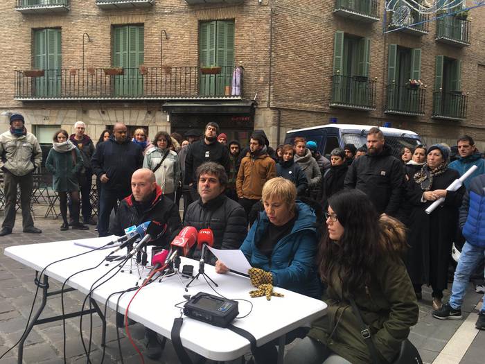 Alde Zaharreko merkatari eta ostalariak kexu, "polizia-okupazioagatik"