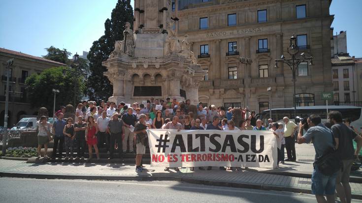 Altsasuko 11 gazte identifikatu ditu Espainiako Poliziak Iruñean