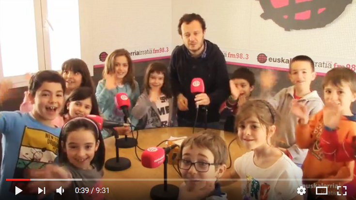 Patxi Larrainzar ikastetxeko 2.B-ko haurrak, Euskalerria Irratian