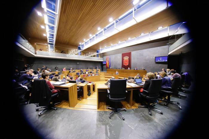Kontratu Publikoen Legea onartu du parlamentuak